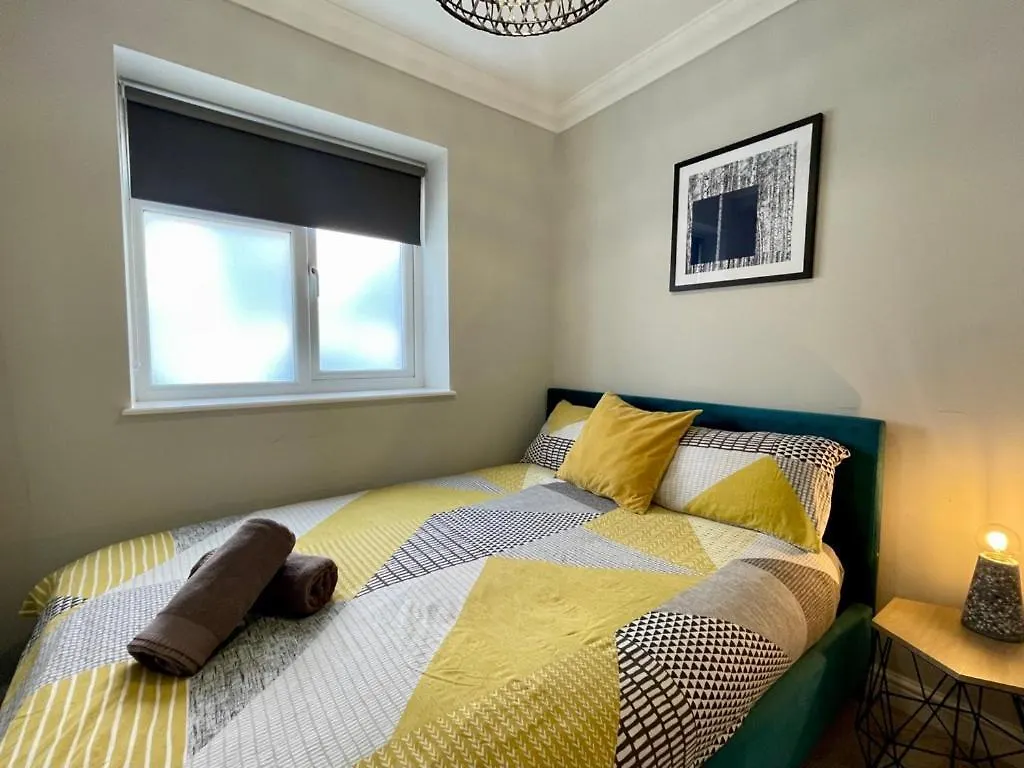 Stylish Modern Two Bedroom Apartment With Garden Cardiff United Kingdom