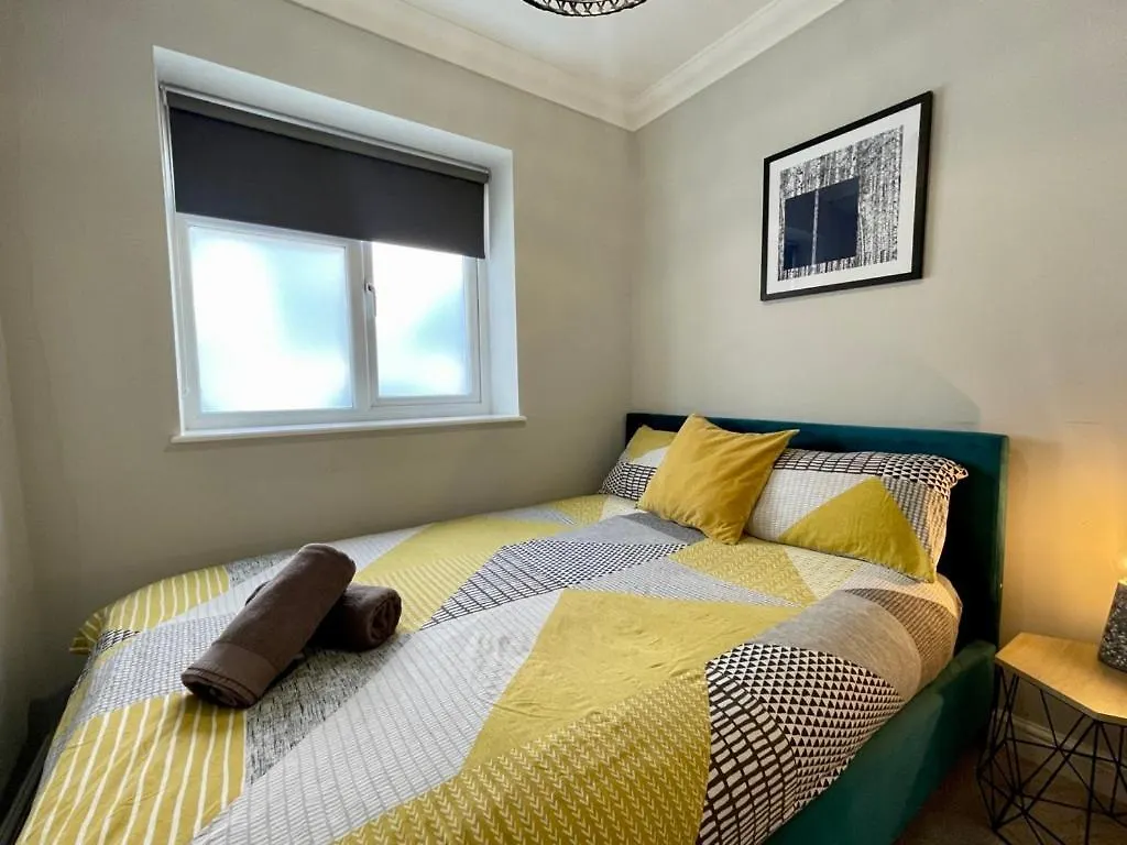 Stylish Modern Two Bedroom Apartment With Garden Cardiff 0*,  United Kingdom